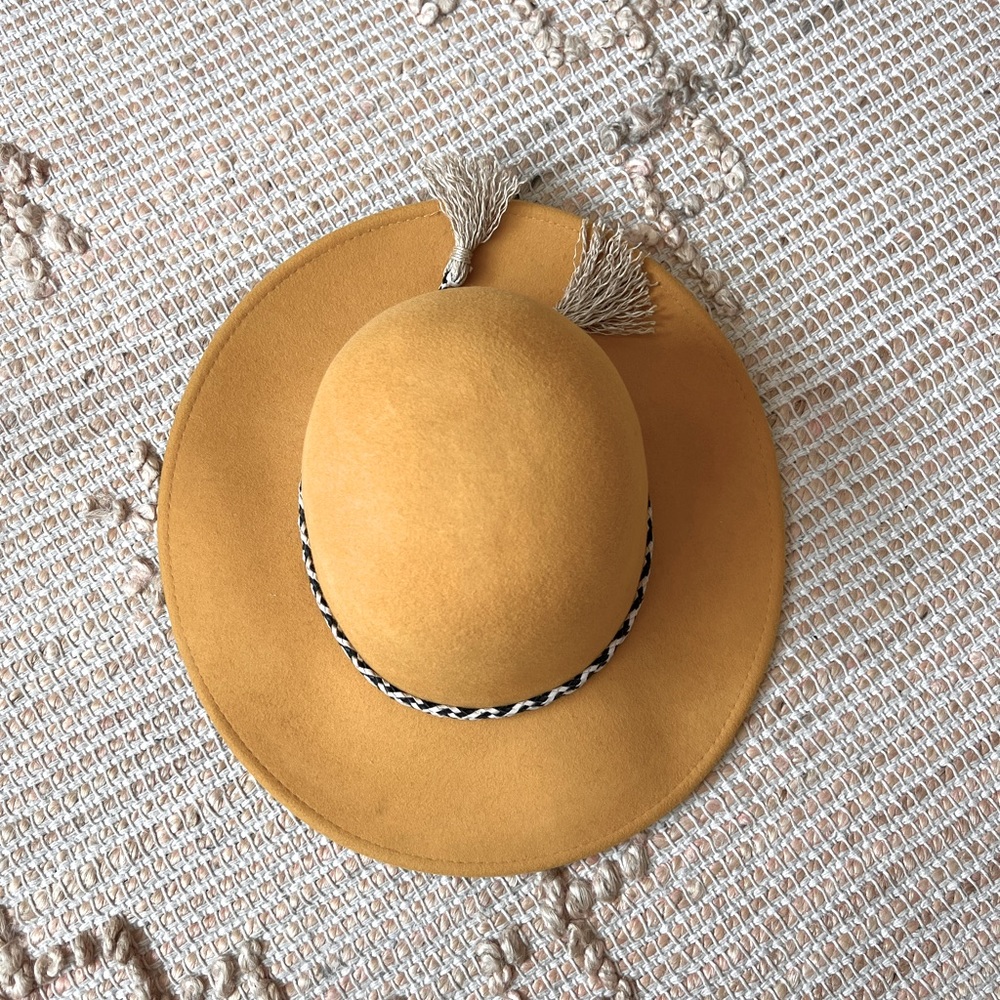 Yellow suede hat by Britton size M